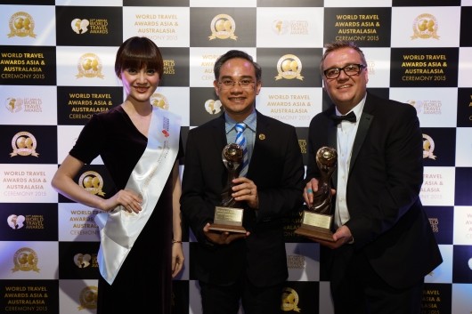 Đại diện của Vietravel nhận giải trong đêm Gala ở Hong Kong. Ảnh: Worldtravelawards.