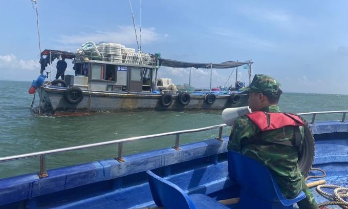 Quang Ninh, home to Ha Long Bay, bans sailing ahead of storm Prapiroon's arrival