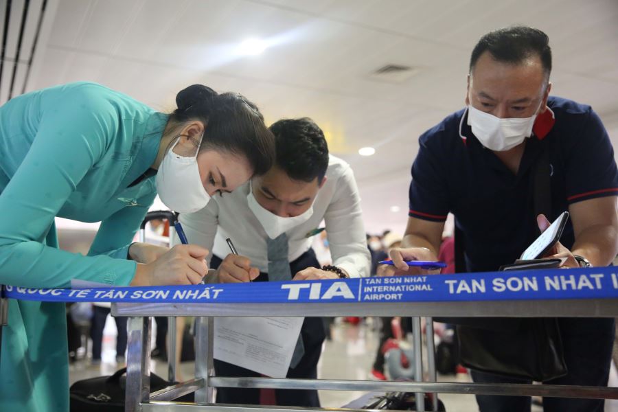 Vietnam ditches medical declaration for foreign entrants