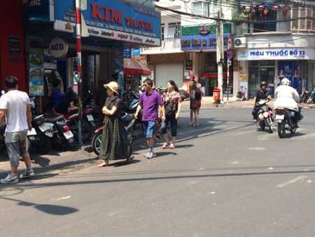 Du khách phố Tây nói về cướp giật: 'Sài Gòn vậy là ổn!'