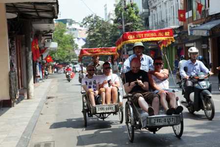 Du khách Anh bị ăn chặn tiền tour tại Hà Nội