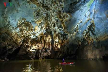 Khám phá hang động ở Phong Nha - Kẻ Bàng
