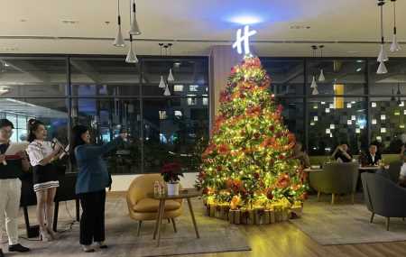 Holiday Inn & Suites Saigon Airport: LỄ THẮP SÁNG CÂY THÔNG NOEL 