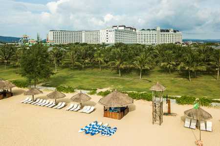Radisson Blu Resort Phú Quốc cùng La Vie bảo vệ môi trường