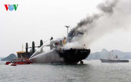 Cháy tàu trên vùng biển Quảng Ninh: Lửa phát ra từ buồng máy và cabin